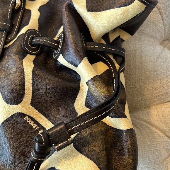 Dooney and Bourke Leather Giraffe Print Tote with Draw string. - Picture 4 of 8